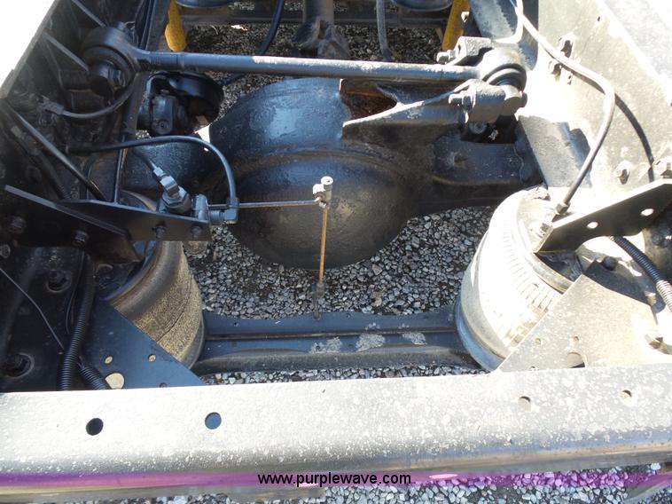 image for item L5749 1994 International 8300 semi truck