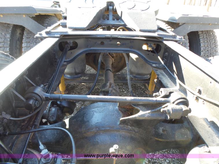 image for item L5749 1994 International 8300 semi truck