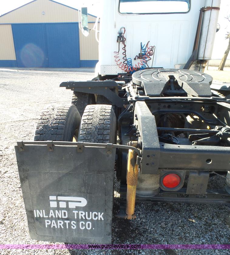 image for item L5749 1994 International 8300 semi truck