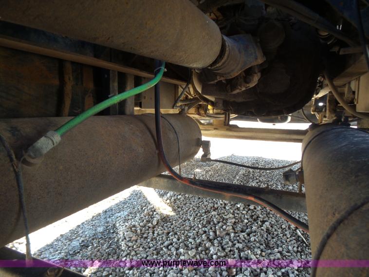 image for item L5749 1994 International 8300 semi truck