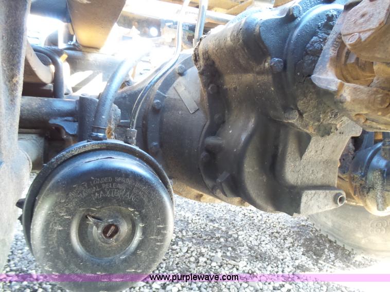 image for item L5749 1994 International 8300 semi truck