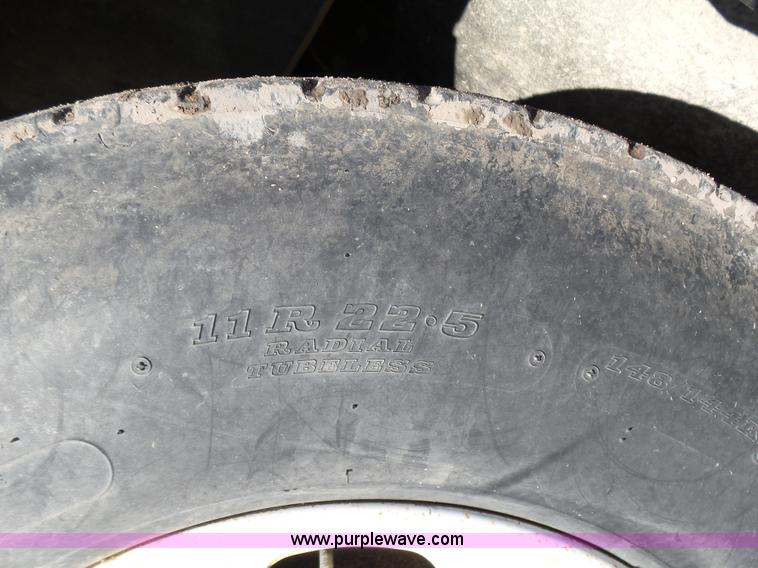 image for item L5749 1994 International 8300 semi truck