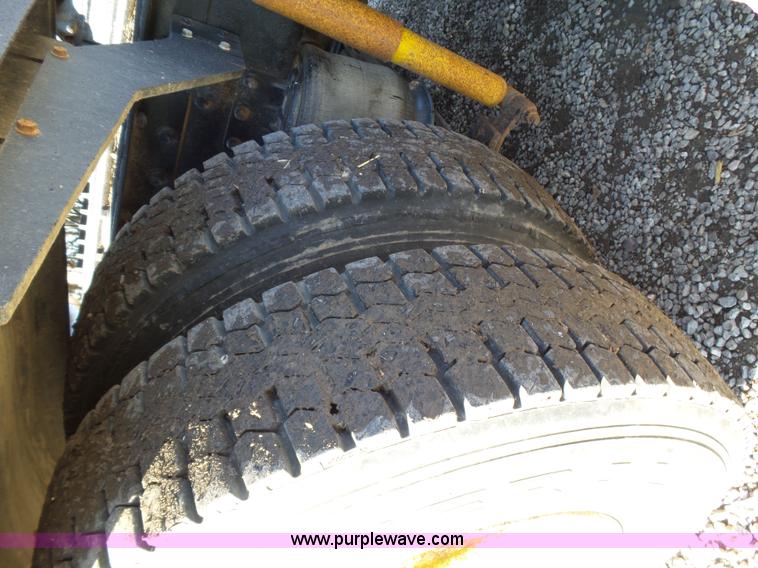 image for item L5749 1994 International 8300 semi truck