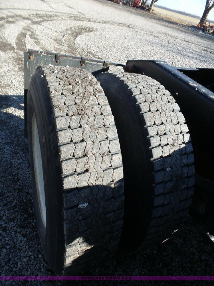 image for item L5749 1994 International 8300 semi truck