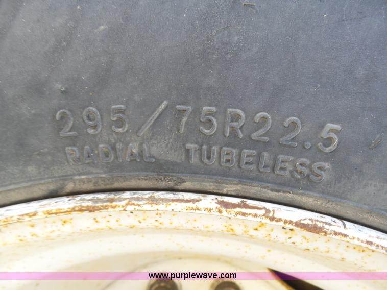 image for item L5749 1994 International 8300 semi truck