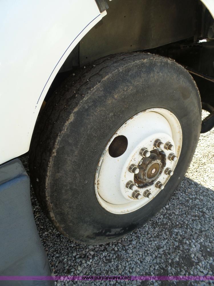 image for item L5749 1994 International 8300 semi truck