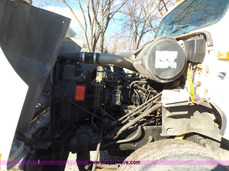 image for item L5749 1994 International 8300 semi truck