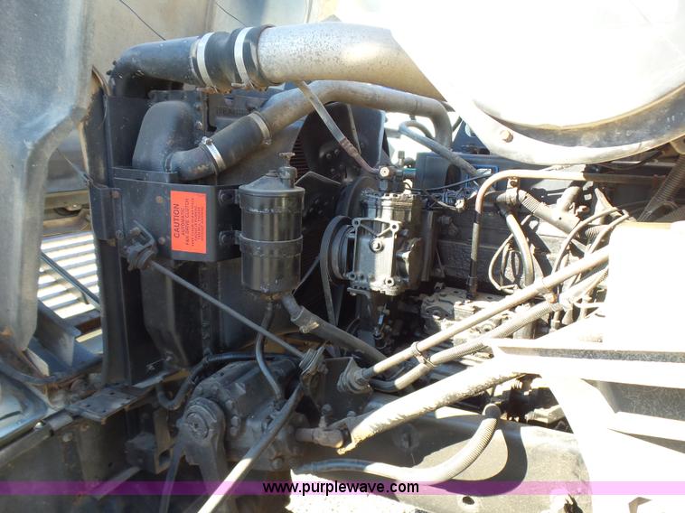 image for item L5749 1994 International 8300 semi truck