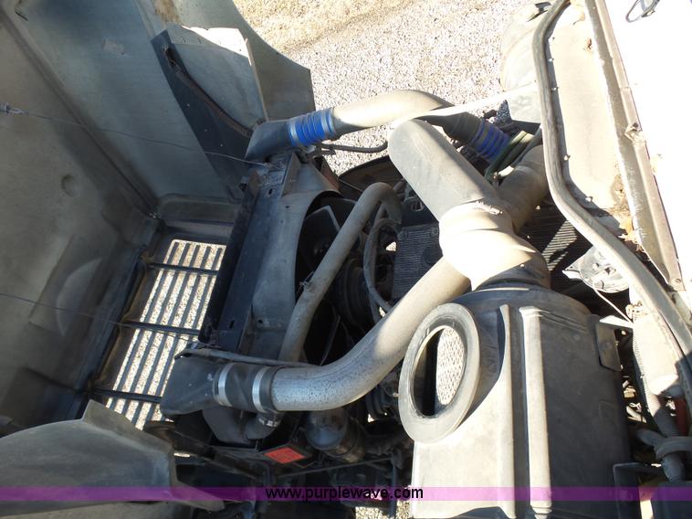 image for item L5749 1994 International 8300 semi truck