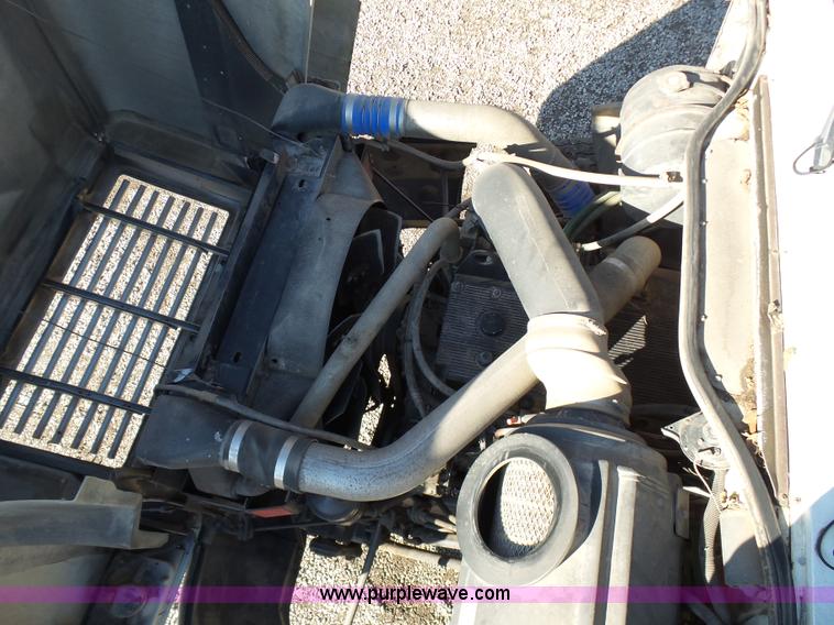 image for item L5749 1994 International 8300 semi truck