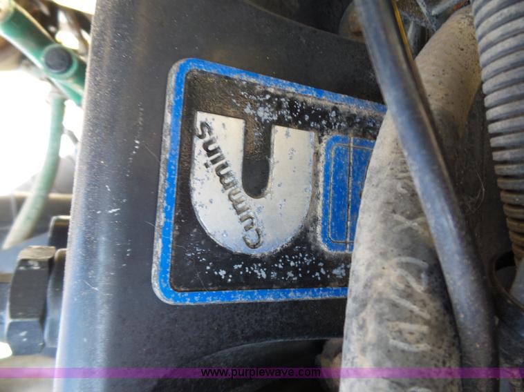 image for item L5749 1994 International 8300 semi truck