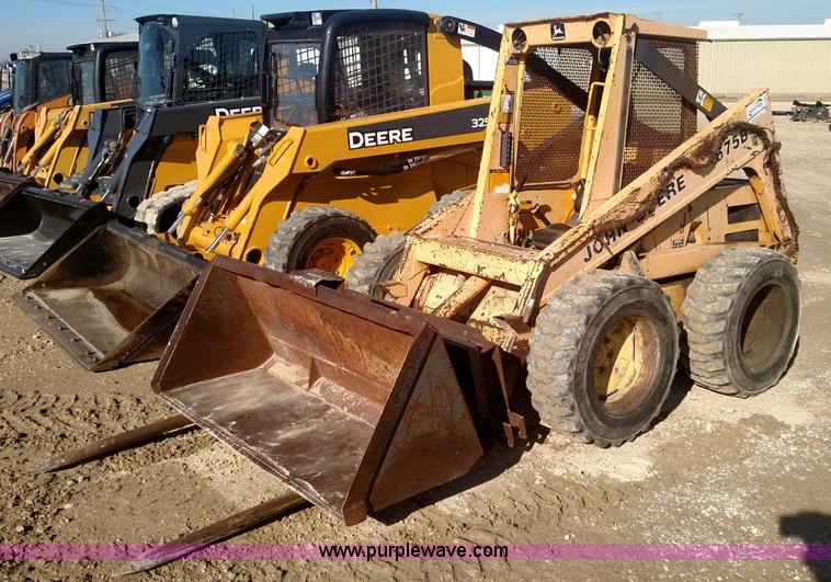 image for item L6101 1988 John Deere 675B skid steer