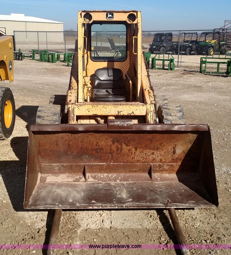 image for item L6101 1988 John Deere 675B skid steer