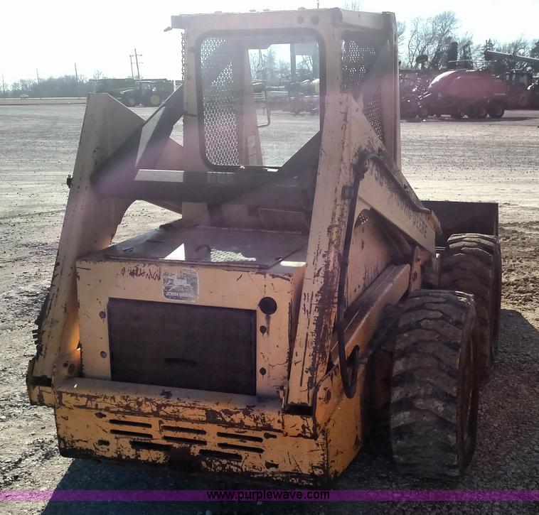 image for item L6101 1988 John Deere 675B skid steer