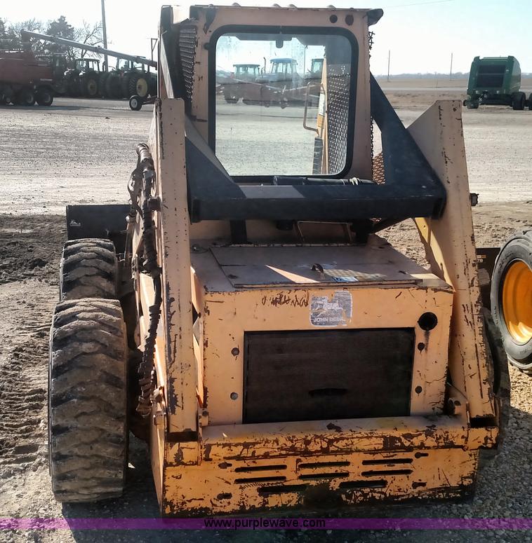 image for item L6101 1988 John Deere 675B skid steer