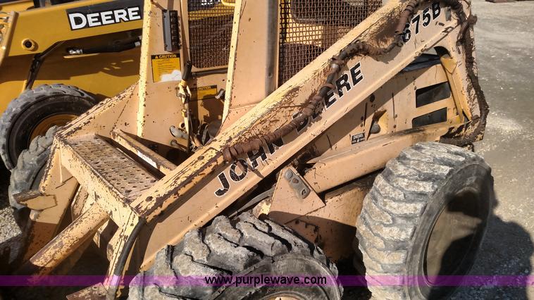 image for item L6101 1988 John Deere 675B skid steer