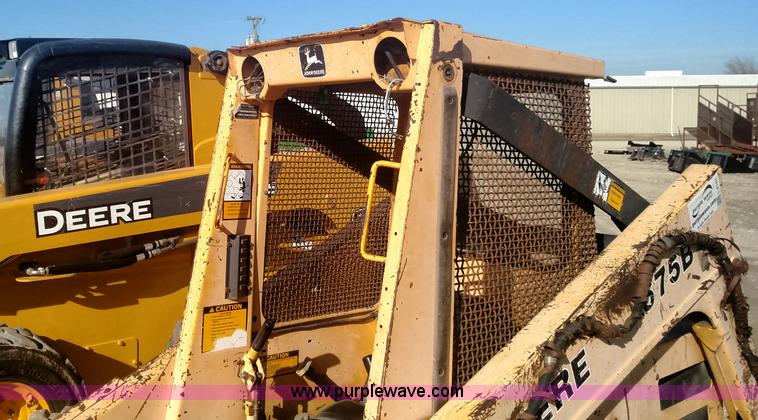 image for item L6101 1988 John Deere 675B skid steer
