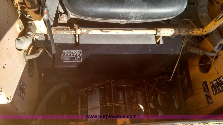 image for item L6101 1988 John Deere 675B skid steer