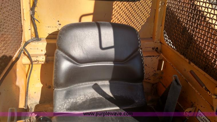 image for item L6101 1988 John Deere 675B skid steer