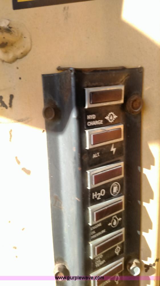 image for item L6101 1988 John Deere 675B skid steer