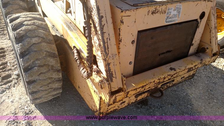 image for item L6101 1988 John Deere 675B skid steer