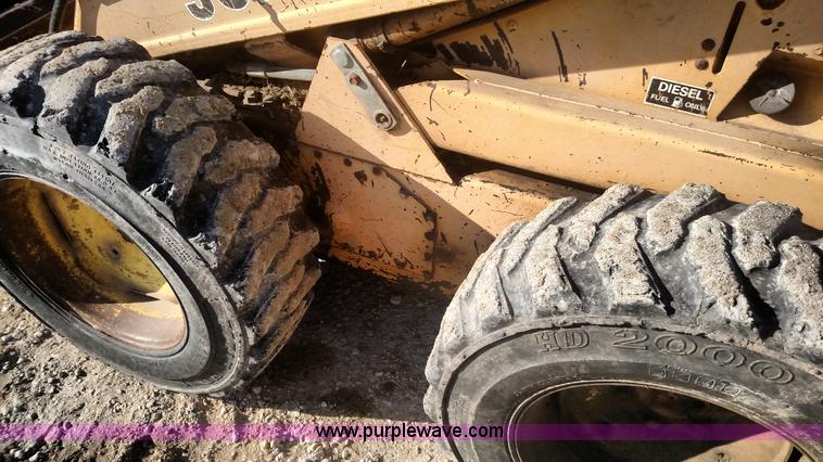 image for item L6101 1988 John Deere 675B skid steer