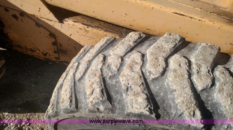 image for item L6101 1988 John Deere 675B skid steer