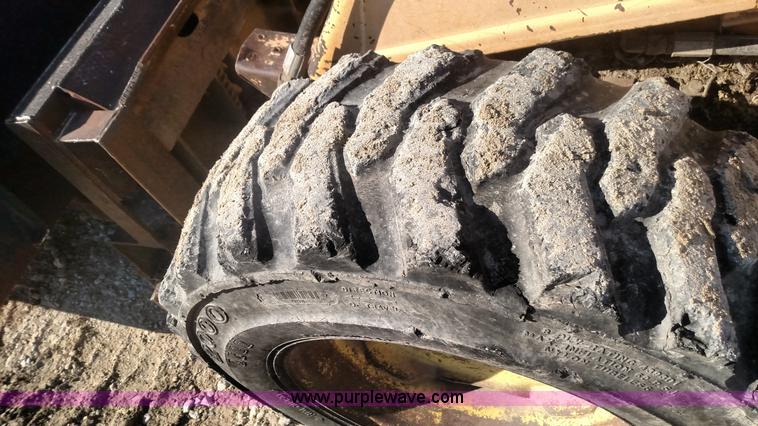 image for item L6101 1988 John Deere 675B skid steer