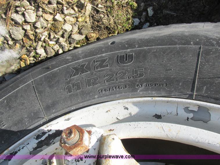 image for item L7008 1989 International 1955 fertilizer tender truck