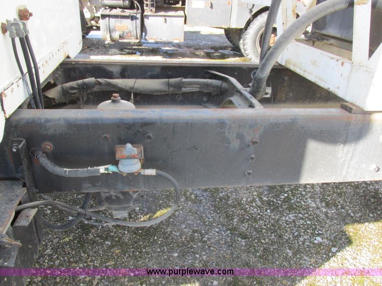 image for item L7008 1989 International 1955 fertilizer tender truck