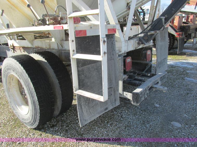 image for item L7008 1989 International 1955 fertilizer tender truck