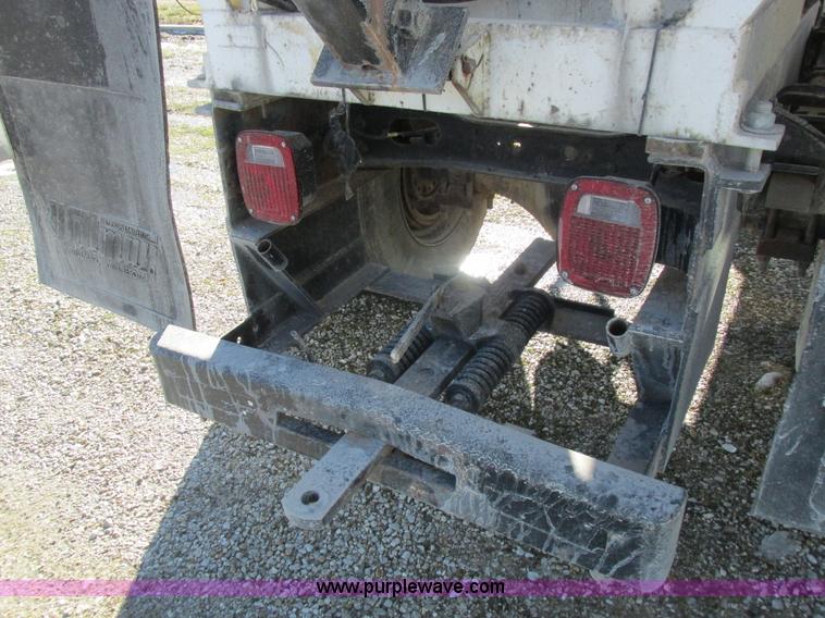 image for item L7008 1989 International 1955 fertilizer tender truck