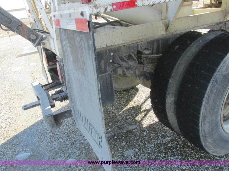 image for item L7008 1989 International 1955 fertilizer tender truck