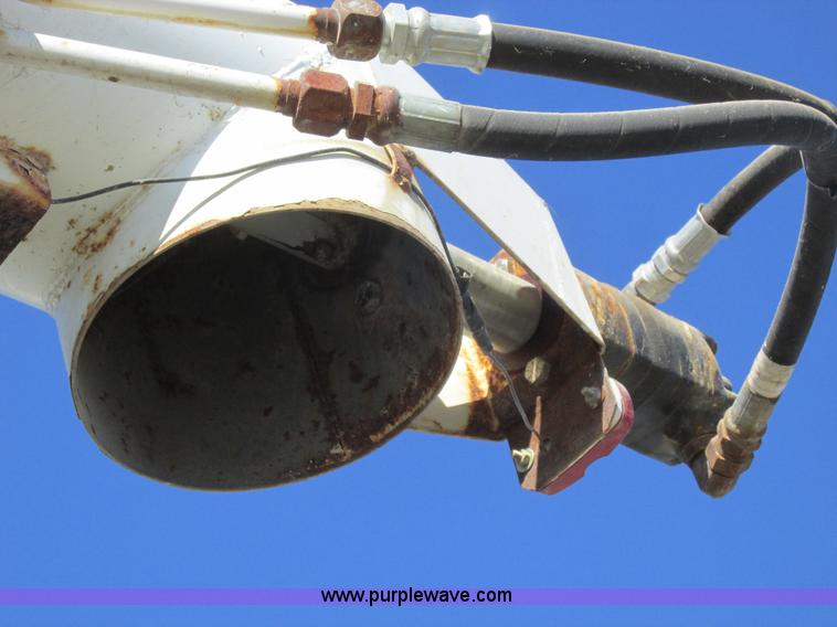 image for item L7008 1989 International 1955 fertilizer tender truck