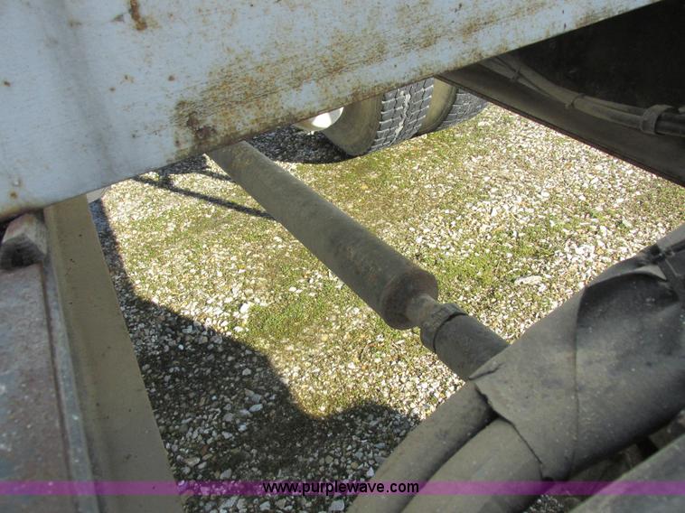 image for item L7008 1989 International 1955 fertilizer tender truck