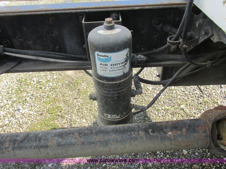 image for item L7008 1989 International 1955 fertilizer tender truck