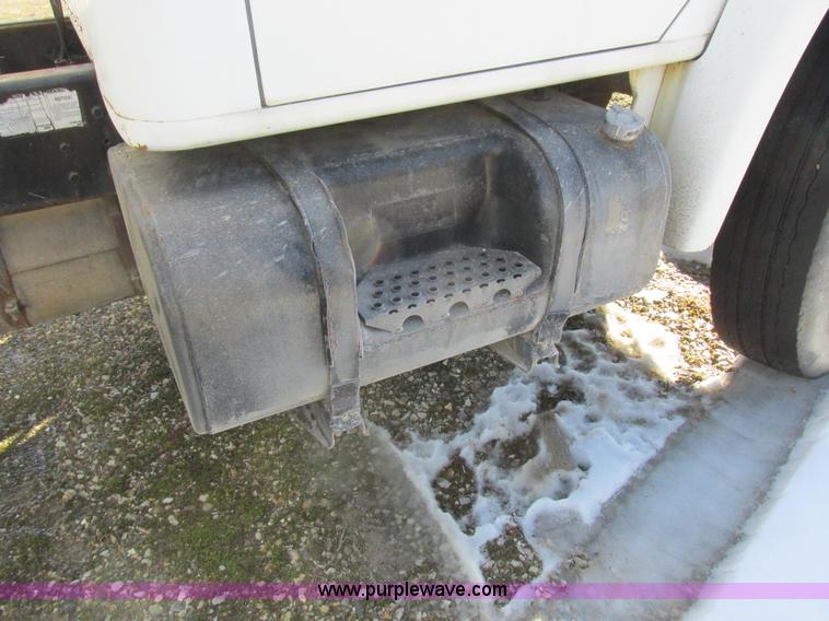 image for item L7008 1989 International 1955 fertilizer tender truck