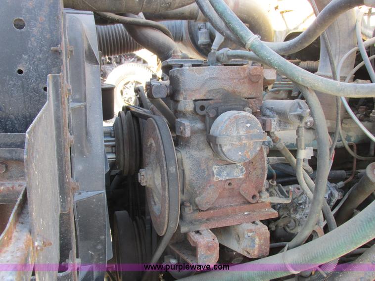 image for item L7008 1989 International 1955 fertilizer tender truck