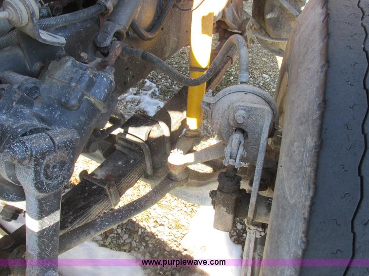 image for item L7008 1989 International 1955 fertilizer tender truck