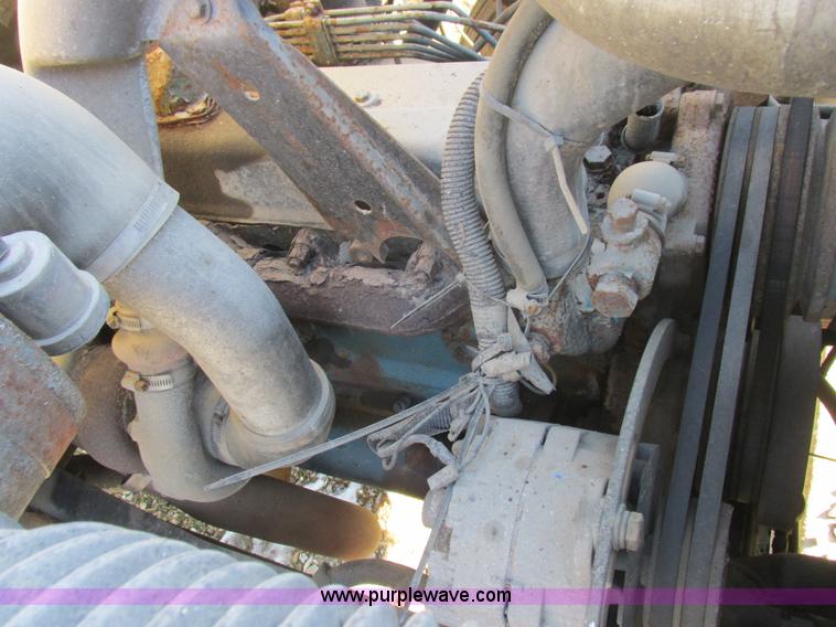 image for item L7008 1989 International 1955 fertilizer tender truck