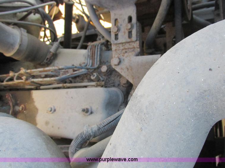 image for item L7008 1989 International 1955 fertilizer tender truck