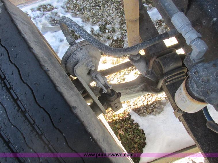 image for item L7008 1989 International 1955 fertilizer tender truck