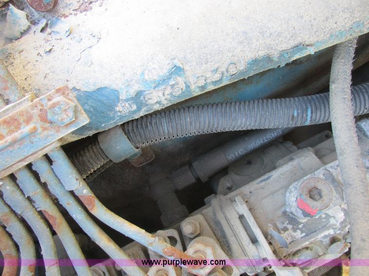 image for item L7008 1989 International 1955 fertilizer tender truck