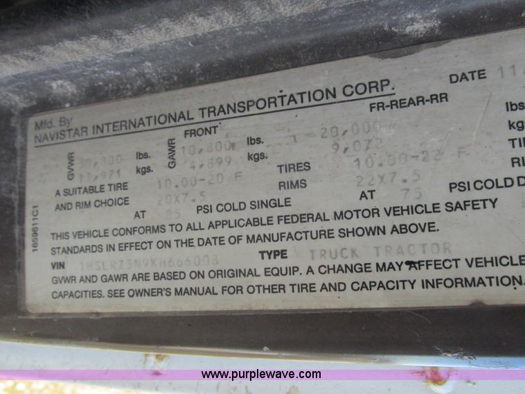 image for item L7008 1989 International 1955 fertilizer tender truck