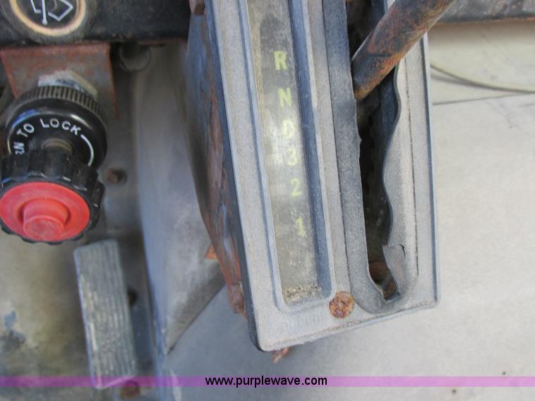 image for item L7008 1989 International 1955 fertilizer tender truck