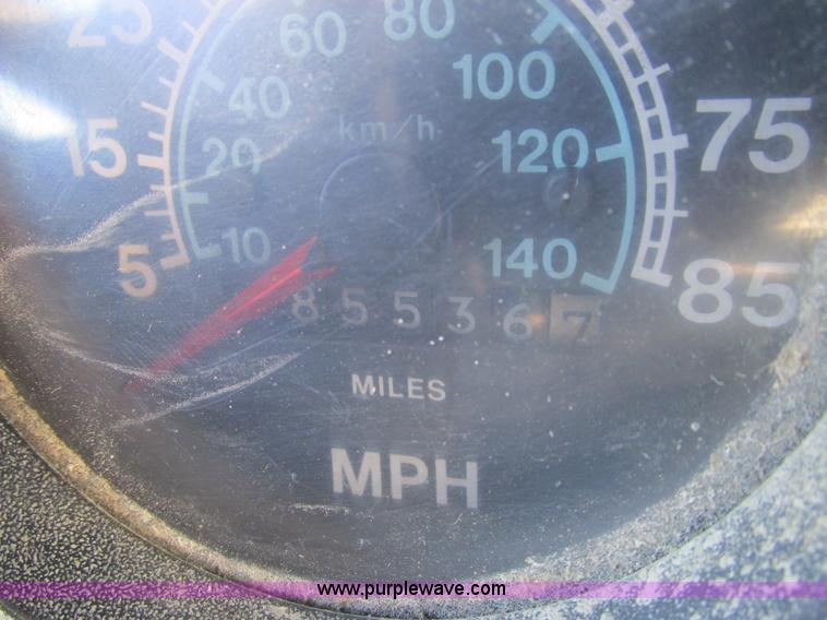 image for item L7008 1989 International 1955 fertilizer tender truck