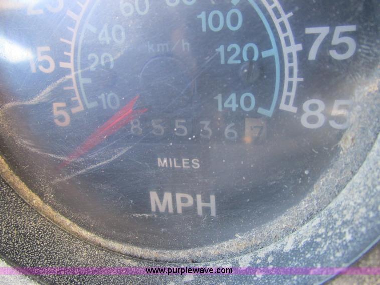 image for item L7008 1989 International 1955 fertilizer tender truck