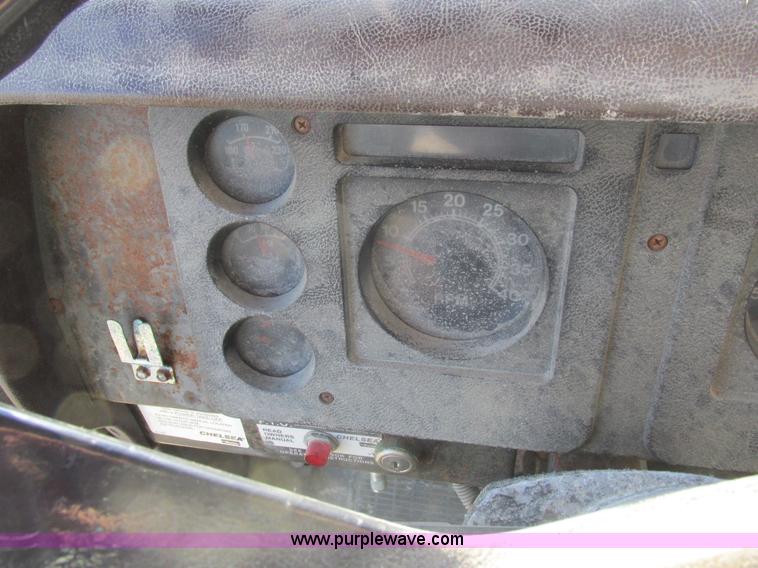 image for item L7008 1989 International 1955 fertilizer tender truck