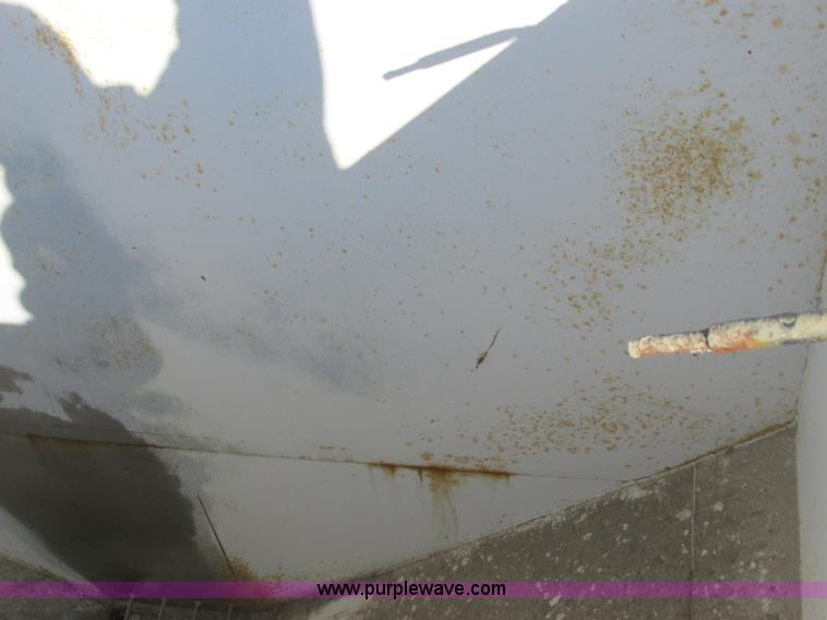 image for item L7008 1989 International 1955 fertilizer tender truck