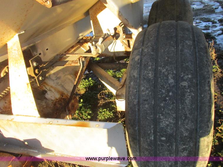 image for item L7015 Fertilizer spreader cart